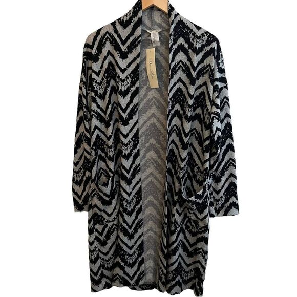 😊 3/$30
NWT 1X Long Knit Cardigan by Brittany Black grey/black chevron pattern - Picture 1 of 13